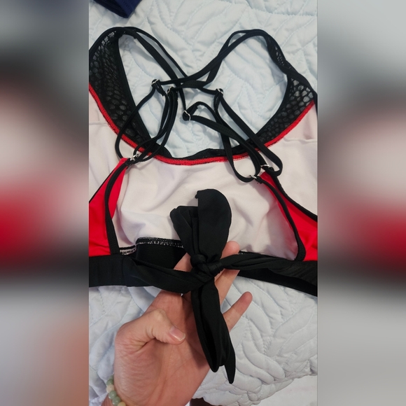 Bikini top, criss cross and tie back - Picture 2 of 3